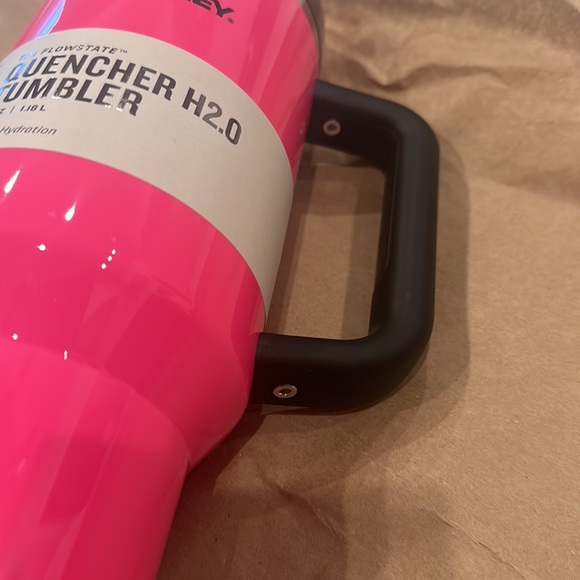 Stanley Neon Electric Pink Tumbler 40 oz Quencher H2.0 FlowState Water Cup - Picture 4 of 5